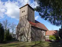 Gro� Kienitz, evangelische Dorfkirche, erbaut im 13. Jahrhundert, Dachturm von 1737 (06.04.2026)