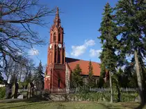 Ragow, evangelische Paul Gerhardt Kirche, erbaut 1710, neugotischer Westturm (06.04.2026)