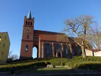 M�ncheberg, evangelische Stadtkirche St. Marien, erbaut im 15. Jahrhundert, Kirchturm erbaut von 1817 bis 1827 nach einem Entwurf von Karl Friedrich Schinkel (07.04.2026)