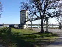 Gro� Neuendorf, Verladeturm am historischen Hafen (08.04.2026) 