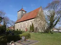 Dobberzin, evangelische Kirche, Feldsteinkirche erbaut im 13. Jahrhundert (09.04.2026)