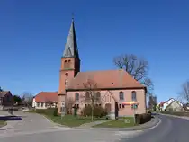 Friedrichswalde, evangelische St. Michaelis Kirche, erbaut von 1776 bis 1786, 1890 mit Backsteinen ummantelt (09.04.2026)