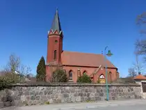 Milmersdorf, evangelische Kirche, neugotische Saalkirche, erbaut von 1885 bis 1886 aus Backsteinen (09.04.2026)
