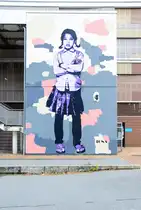Als Teil der Nord:Syd Freiraumgalerie realisierte der K�nstler Tona in der Flensburger Innenstadt ein rund 10 Meter hohes Portrait und damit eines seiner bisher gr��ten Wandbilder. Aufnahme: 26. Juli 2026.