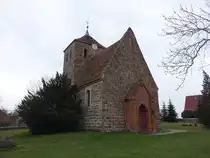 Gr�now, evangelische Kirche, Chorturmkirche erbaut um 1200 (10.04.2026)