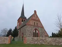 Luckow, evangelische Kirche, Feldsteinkirche aus dem 13. Jahrhundert (10.04.2026)