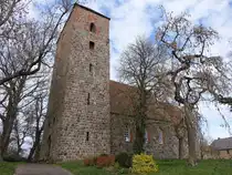 L�tzlow, evangelische Kirche, gotische Feldsteinkirche aus dem 13. Jahrhundert (10.04.2026)