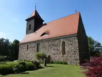 Hasenholz, evangelische Dorfkirche, Feldsteinkirche aus dem 13. Jahrhundert (23.05.2026)