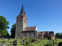 Sch�nfeld, evangelische Kirche, Feldsteinkirche mit Westquerturm, erbaut im 13. Jahrhundert (25.05.2026)