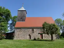Klosterwalde, evangelische Kirche, Feldsteinkirche erbaut im 13. Jahrhundert, Turmaufsatz von 1737 (26.05.2026)