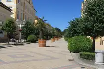 Hier ist die N�rodn�-Stra�e (Prachtallee) in dem historischen tschechischen Kurort Franzensbad (Franti�kovy L�zně) am 29. Juli 2026 zun sehen.