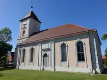 Dollgow, barocke evangelische Dorfkirche, verputzte Saalkirche von 1767 (27.05.2026)