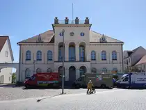 Neustrelitz, Rathaus am Marktplatz, erbaut 1841 durch den Architekten Friedrich Wilhelm Buttel (27.05.2026)