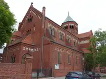 Nauen, St. Peter und Paul Kirche, neuromanische Backsteinbasilika, erbaut von 1905 bis 1906 (30.05.2026)