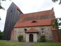 Rossow, evangelische Kirche, mittelalterlicher Feldsteinbau, erbaut im 15. Jahrhundert (30.05.2026)