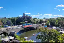 Wo am vergangenen Abend noch ein Feuerwerk an der Burg Giebichenstein die Herzen erfreute, st�rzen sich nun Wassersportler aus bis zu 30 Metern H�he in die Saale – beim Br�ckenspringen zum 88. Laternenfest in Halle (Saale).

🕓 31.8.2025 | 13:20 Uhr