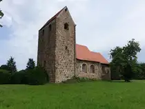 K�nigstedt, evangelische St. Nikolaus Kirche, Feldsteinkirche aus dem 13. Jahrhundert (20.06.2026)