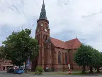 D�mitz, evangelische St. Johannes Kirche, neugotische Hallenkirche erbaut von 1869 bis 1872 (21.06.2026)
