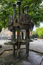 Der 1982 aufgestellte in D�sseldorf aufgestellte Heimatbrunnen, so gesehen Anfang September 2026.