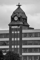Ein Gro�teil der der 1906 er�ffneten Planger Weizenm�hle wurde im Zweiten Weltkrieg zerst�rt, der adlergeschm�ckte Uhrenturm hat jedoch den Krieg �berstanden. (D�sseldorf, September 2026)
