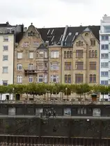 Diese denkmalgesch�tzen Wohngeb�ude wurden von 	1904 bis 1905 erbaut und befinden sich am Mannesmannufer in D�sseldorf. (September 2026)