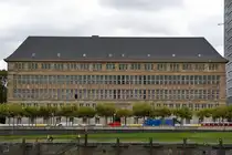 Das von 1911 bis 1912 errichtete Mannesmann-Haus (Behrensbau) ist ein ehemaliges Verwaltungsgeb�ude in D�sseldorf und beherbergt heute das Haus der Geschichte Nordrhein-Westfalen. (September 2026)