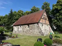 Mellen, evangelische Kirche, Feldsteinkirche aus dem 14. Jahrhundert (23.06.2026)