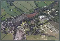In der N�he von Southampton befindet sich die kleine Ortschaft Beaulieu. Hier befindet sich die Ruine der 1203 gegr�ndeten Beaulieu Abbey sowie das Palace House, die beide in Bildmitte sichtbar sind. Auf dem angrenzenden Areal befindet sich das National Motor Museum. (30.04.2026)