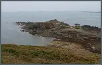 Blick auf das Fort Clonque im Westen von Alderney. Es wurde 1855 errichtet und dient heute als Ferienunterkunft. (01.05.2026)
