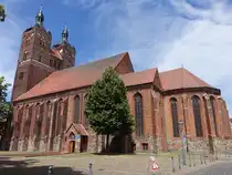 Seehausen, evangelische St. Petri Kirche, gotische Backsteinkirche, erbaut von 1450 bis 1490 (23.06.2026)