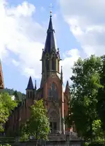 Bad Wildbad, die katholische Kirche St.Bonifatius, 1871-76 erbaut im neogotischen Stil mit 45m hohem Turm, Sept.2026