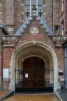 Das n�rdliche Eingangsportal der Buurkerk, welche heute als Spieluhrenmuseum genutzt wird. (Utrecht, September 2026)
