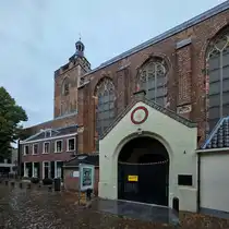  Die im Jahre 1131 erstmals urkundlich erw�hnte Buurkerk war die �lteste der vier mittelalterlichen Pfarrkirchen in Utrecht. 1975 entwidmet ist seit 1984 hier ein Spieluhren-Museum untergebracht. (September 2026)
