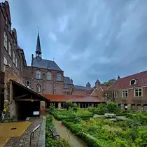 Dieser der Heiligen Maria gewidmete Klostergarten ist ein �berbleibsel der einst pr�chtigen St.-Marien-Kirche in Utrecht. (September 2026)