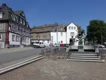 Bad Berleburg, Schlo�wache und H�user am Goetheplatz (26.06.2026)