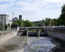 Pforzheim, die Enz flu�abw�rts mit der Wehranlage, gleich dahinter flie�en Enz und Nagold zusammen, Sept.2026