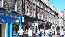 Die Rose Street ist eine Stra�e in der Neustadt von Edinburgh, Schottland. Gebaut wurde sie von 1770 bis 1781 und ist haupts�chlich eine Einkaufsstra�e, aber auch bekannt f�r ihre vielen Bars und Restaurants. Besucht am 30.07.26.