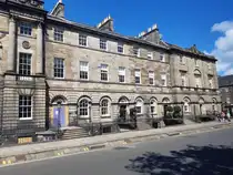 Ein Stadtpalais am Charlotte Square in der schottischen Hauptstadt Edinburgh am 30.07.26.
Das Bute House ist seit 1999 der offizielle Amtssitz des Ersten Ministers von Schottland.
 (Als First Minister wird seit der Gr�ndung des schottischen Parlaments 1999 der schottische Regierungschef bezeichnet, eine bewusste Unterscheidung zum Premierminister, dem Regierungschef des gesamten Vereinigten K�nigreiches,)(Wikipedia)