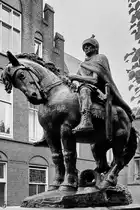 Hier zu sehen das 1948 entstandene Reiterstandbild des heiligen Martin, dem Schutzpatron der Stadt Utrecht. (Utrecht, September 2026)