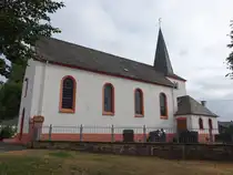 Altscheid, Pfarrkirche St. Matthias, Chorturm von 1330, Langschiff erbaut 1760 (18.07.2026)