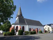 Daleiden, Pfarrkirche St. Matth�us, erbaut 1613, Neubau des Langhaus 1933 durch die Architekten  Ludwig Becker und Anton Falkowski (18.07.2026)