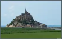 Blick vom Festland auf die Insel Mont Saint Michel. �ber einen Steg erreichen die zahlreichen Touristen das Weltkulturerbe rund um die bekannte Abtei. (06.05.2026)