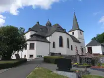 Rommersheim, Pfarrkirche St. Maximin, sp�tgotische Saalkirche von 1498, Querhaus erbaut von 1927 bis 1929 durch den Architekt Julius Wirtz (19.07.2026)