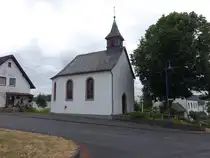Gelenberg, Filialkirche St. Wendelin mit Kaiserlinde, erbaut 1848 (20.07.2026)