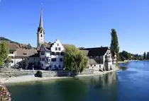 Stein am Rhein, Blick von der Rheinbr�cke auf das ehemalige Benediktinerkloster St.Georgen, um 1007 entstanden, heute Museum, dahinter die Stadtkirche, Sept.2026