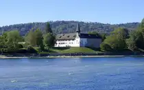 Stein am Rhein, Blick auf das andere Rheinufer  mit der Probstei Wagenhausen, das ehemalige Kloster wird heute als evangelische Kirche genutzt, Sept.2026