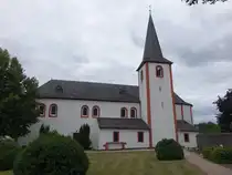Niederehe, Klosterkirche St. Leodegar, sp�tromanischer Saalbau, erbaut ab 1175 (20.07.2026)