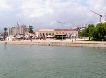 PORTIMO (Concelho de Portimo), 18.10.2005, Blick vom Cais Gil Eanes auf den Uferweg Ribeirinha