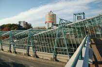 Zur Ruhr-Universitt gehren der Wohnkomplex  Hustadt , das Einkaufszentrum  Uni-Center  und natrlich der Stadtbahn-Bahnhof 
 Ruhr-Universitt 