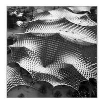 Ein Hauch von Schnee bedeckt das zelt�hnliche Dach der M�nchener Olympiahalle. 06.04.2006 (Matthias)